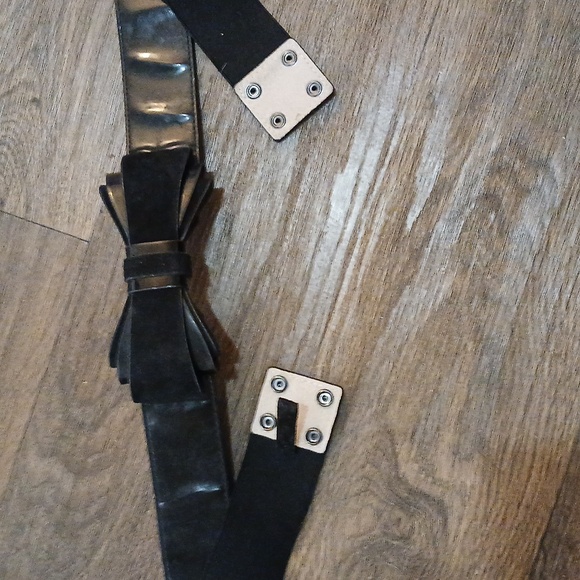 WHBM Black Patent Leather with Suede Bow Belt. - Picture 12 of 13